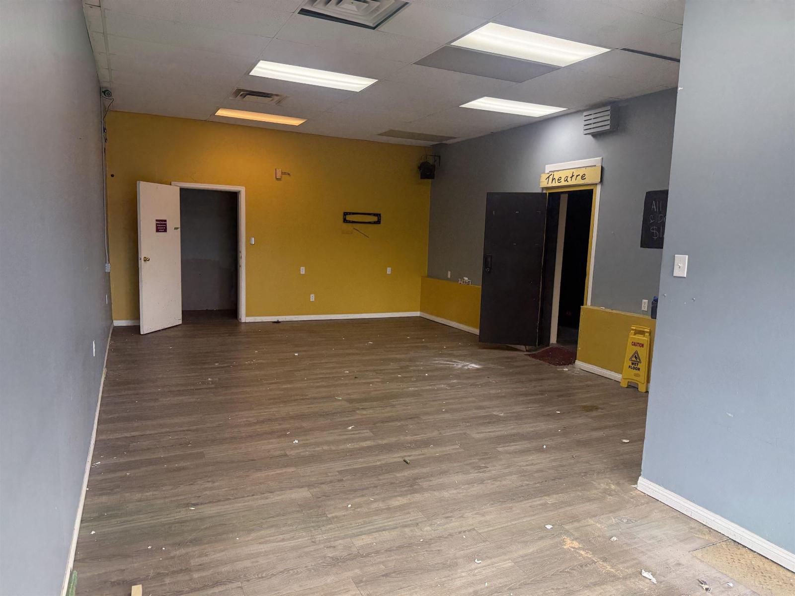 33223 N Railway Avenue, Mission, British Columbia  V2V 1E4 - Photo 2 - C8077779