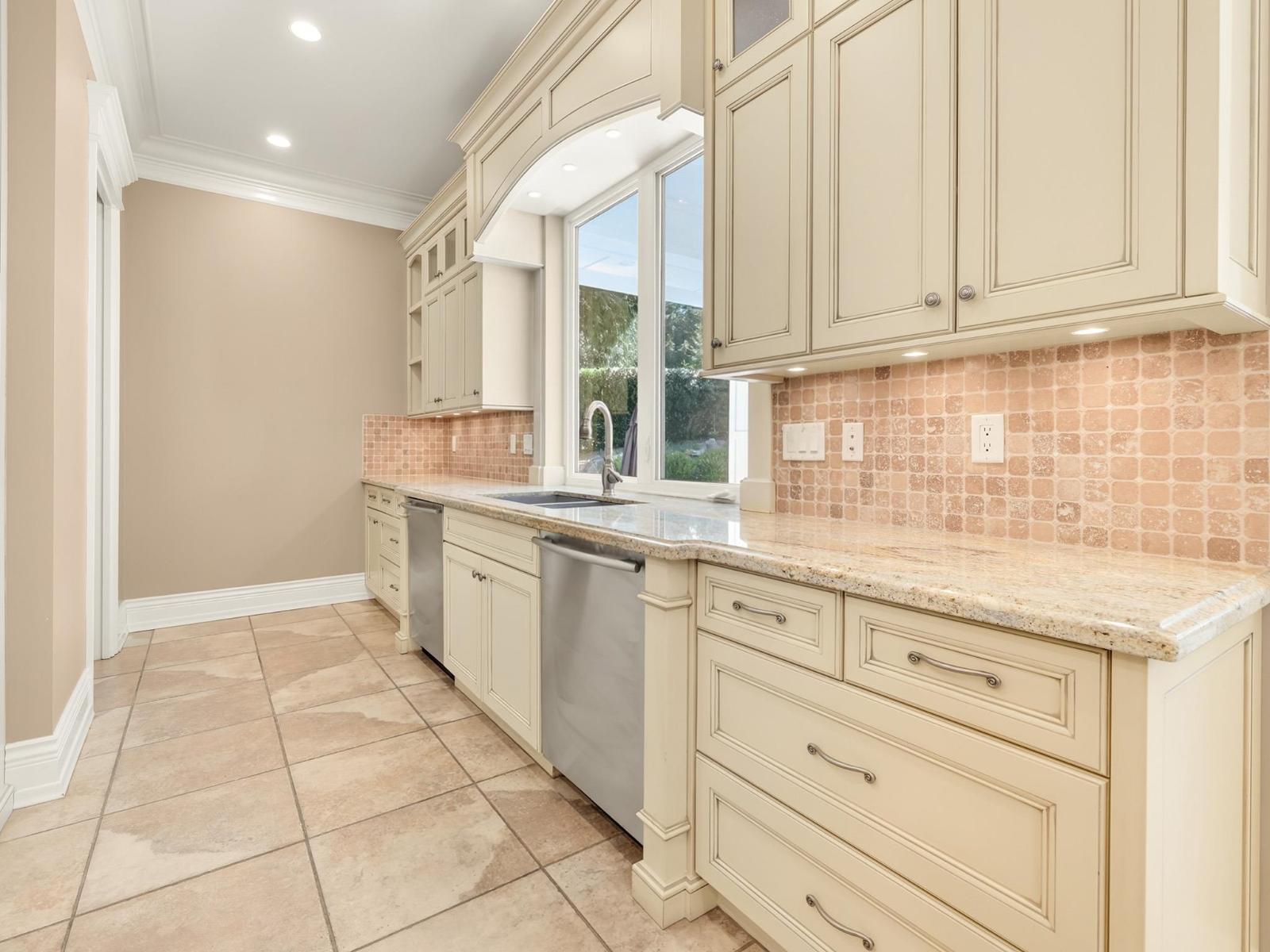 13464 Vine Maple Drive, Surrey, British Columbia  V4P 1W9 - Photo 13 - R3107252