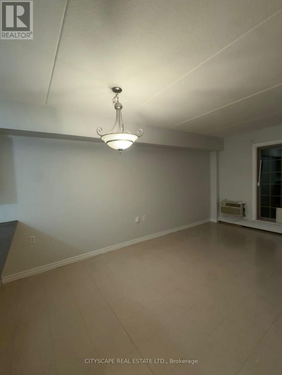 112 - 24 Harris Avenue, Brantford, Ontario N3R 2E9 - Photo 2 - X12992158