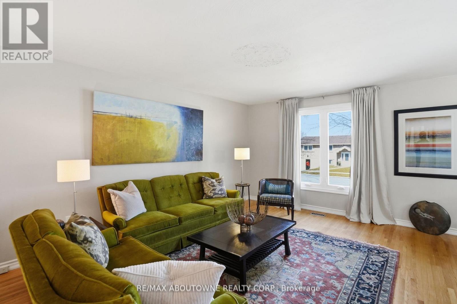 264 Celtic Drive, Hamilton, Ontario L8E 2T9 - Photo 11 - X12992214