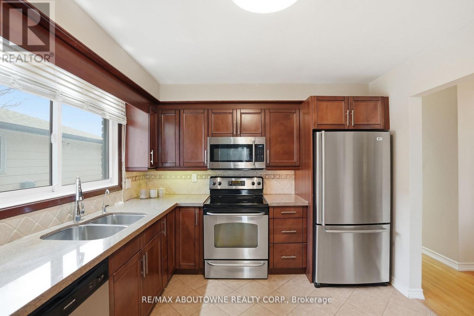 264 Celtic Drive, Hamilton, Ontario L8E 2T9 - Photo 15 - X12992214