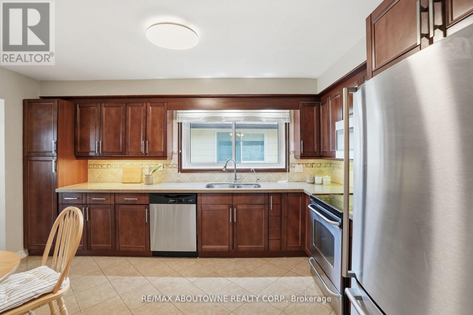 264 Celtic Drive, Hamilton, Ontario L8E 2T9 - Photo 16 - X12992214