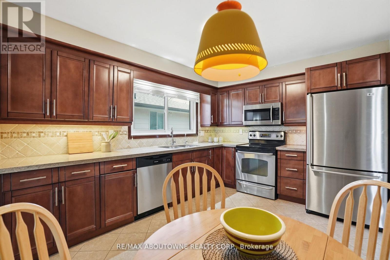 264 Celtic Drive, Hamilton, Ontario L8E 2T9 - Photo 17 - X12992214