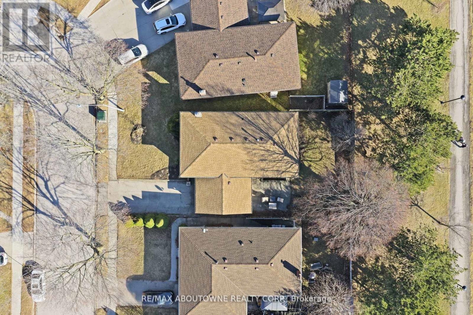 264 Celtic Drive, Hamilton, Ontario L8E 2T9 - Photo 3 - X12992214