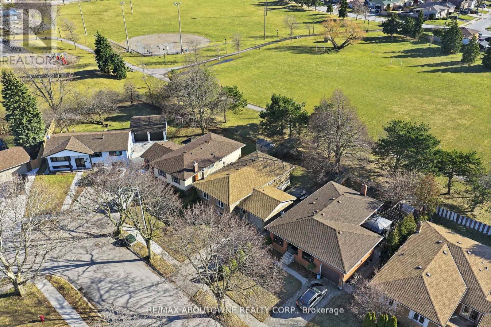 264 Celtic Drive, Hamilton, Ontario L8E 2T9 - Photo 4 - X12992214