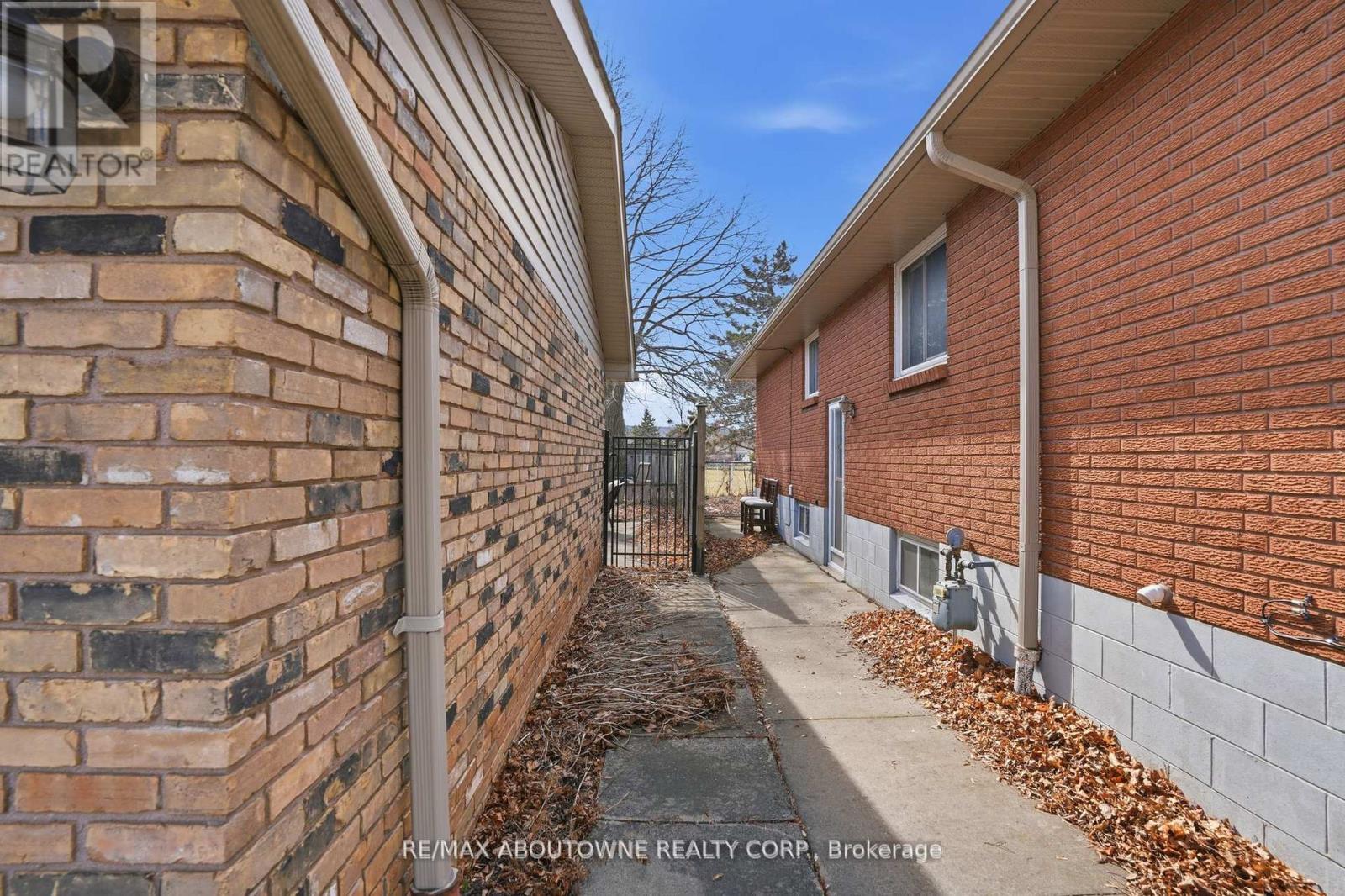 264 Celtic Drive, Hamilton, Ontario L8E 2T9 - Photo 40 - X12992214