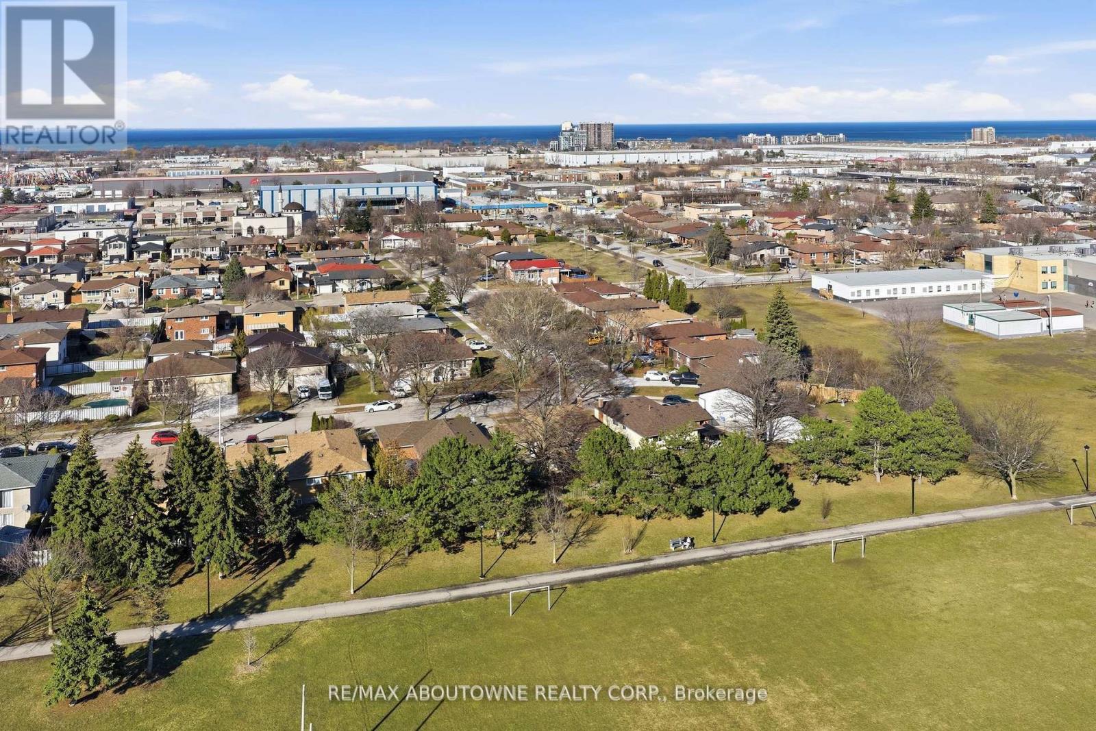 264 Celtic Drive, Hamilton, Ontario L8E 2T9 - Photo 44 - X12992214