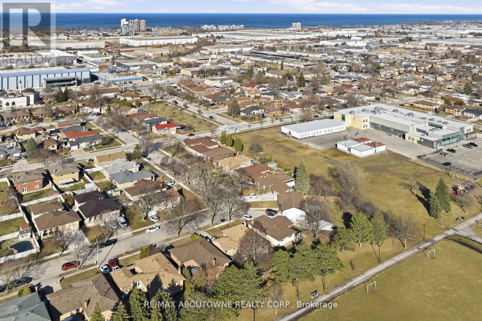 264 Celtic Drive, Hamilton, Ontario L8E 2T9 - Photo 45 - X12992214