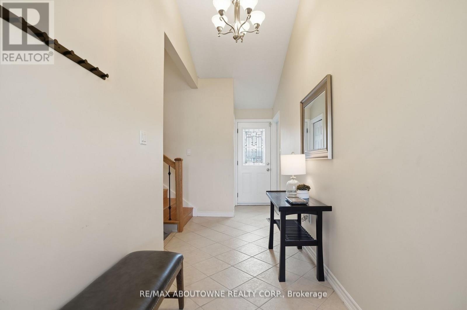 264 Celtic Drive, Hamilton, Ontario L8E 2T9 - Photo 8 - X12992214