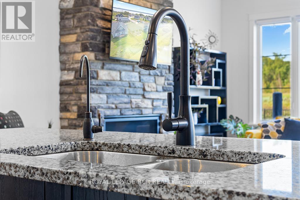 232 Snowberry Lane, Georgian Bluffs, Ontario  N0H 1S0 - Photo 17 - X12992218