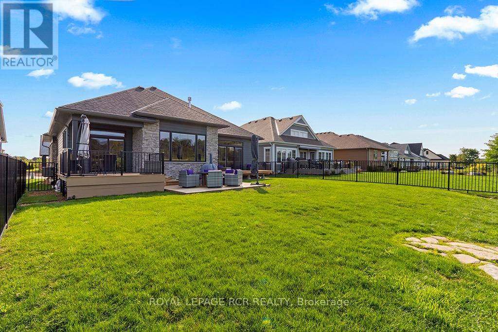 232 Snowberry Lane, Georgian Bluffs, Ontario  N0H 1S0 - Photo 2 - X12992218