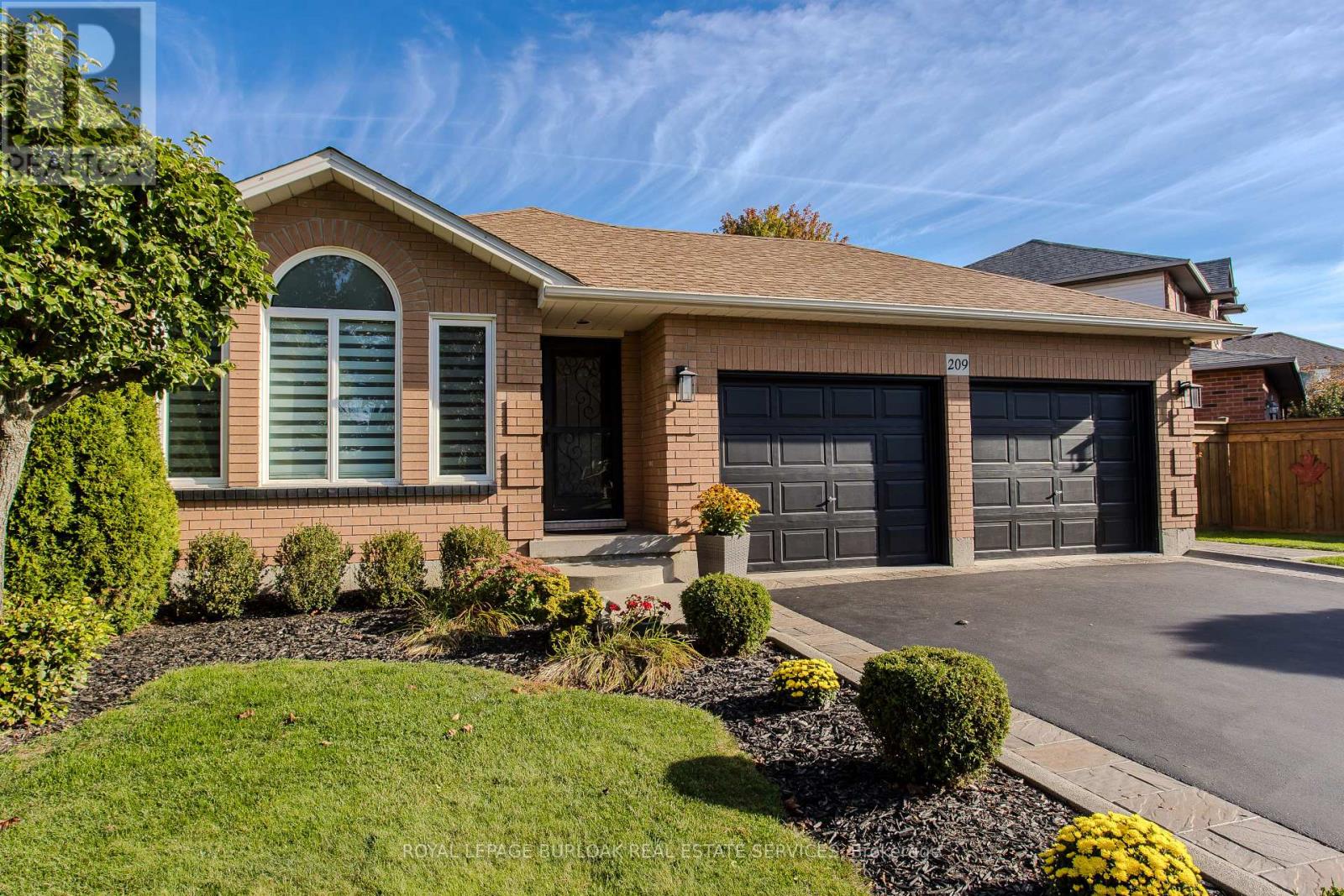 209 Portage Lane, Hamilton, Ontario  L0R 1W0 - Photo 3 - X12992340