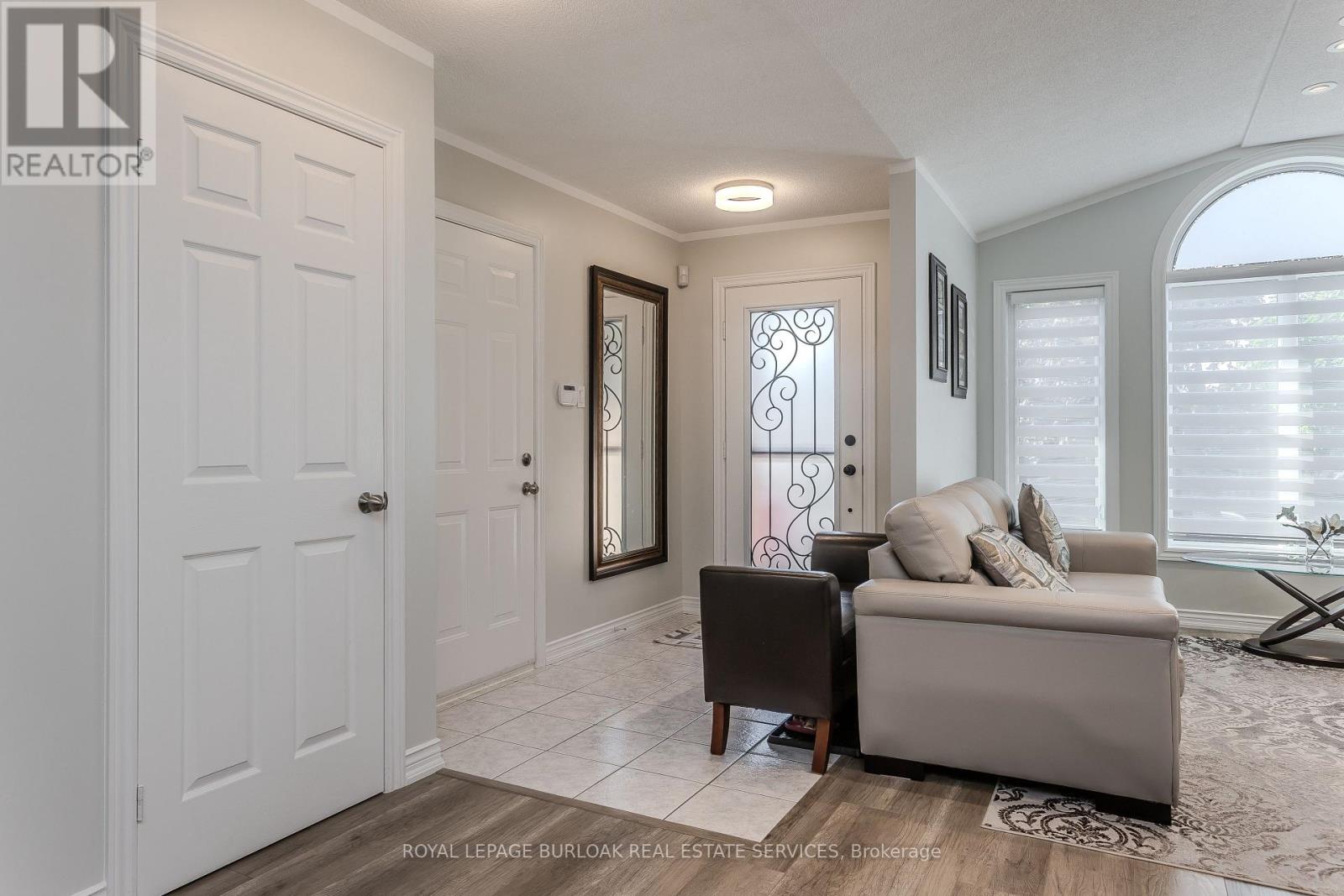 209 Portage Lane, Hamilton, Ontario  L0R 1W0 - Photo 8 - X12992340