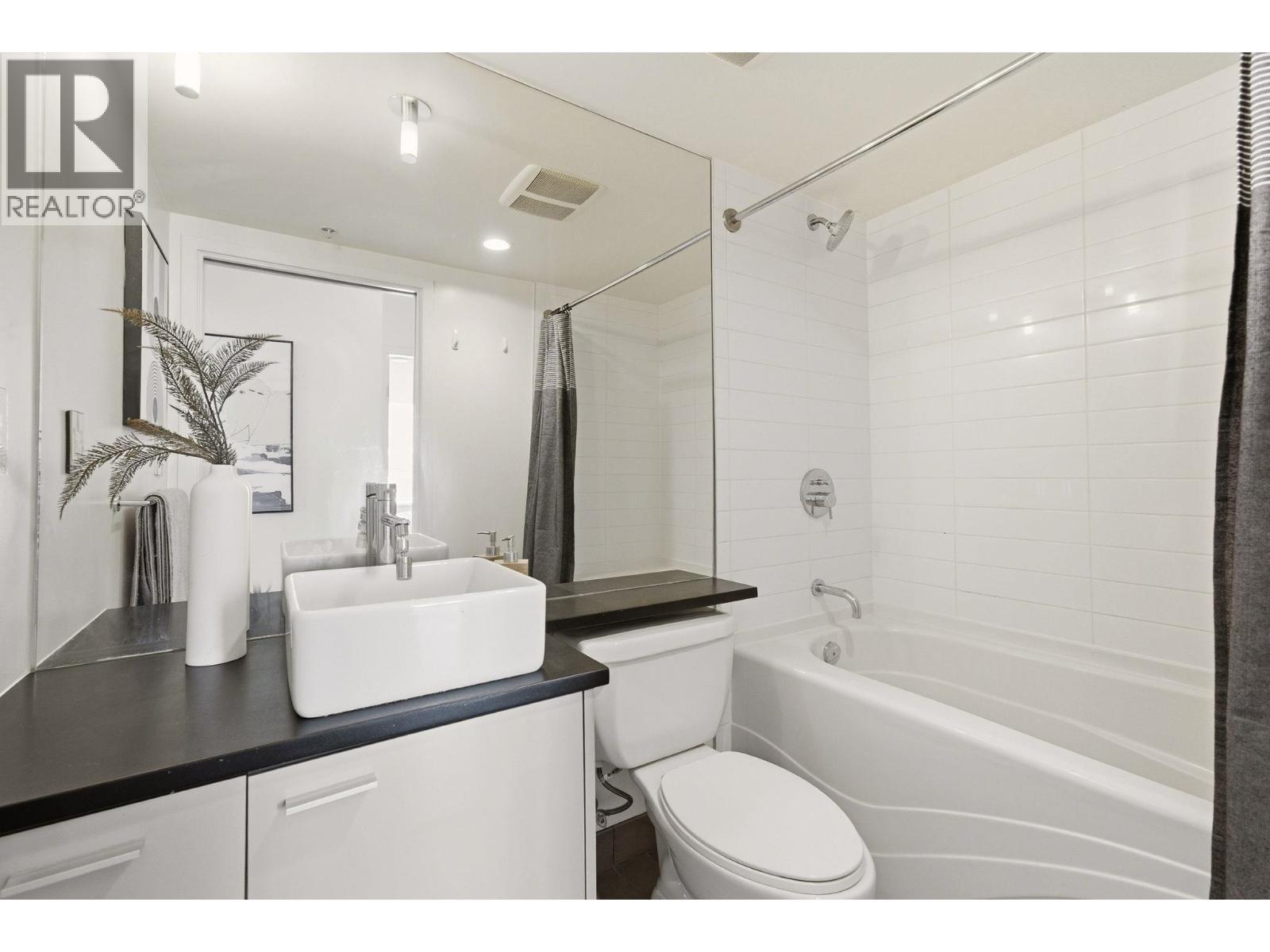 Listing Picture 17 of 40 : 3302 33 SMITHE STREET, Vancouver / 溫哥華 - 魯藝地產 Yvonne Lu Group - MLS Medallion Club Member