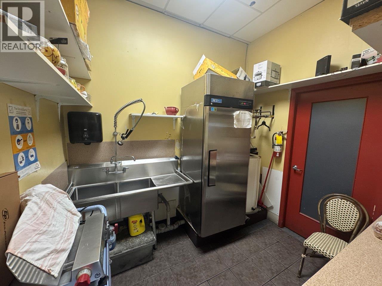 2365 Gordon Drive Unit# 101, Kelowna, British Columbia  V1W 3C2 - Photo 2 - 10383256