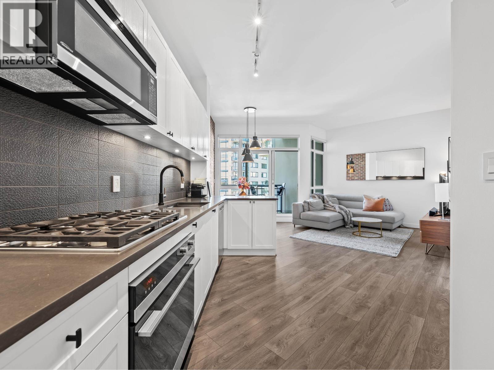 305 105 W 2nd Street, North Vancouver, British Columbia  V7M 0E3 - Photo 3 - R3110453