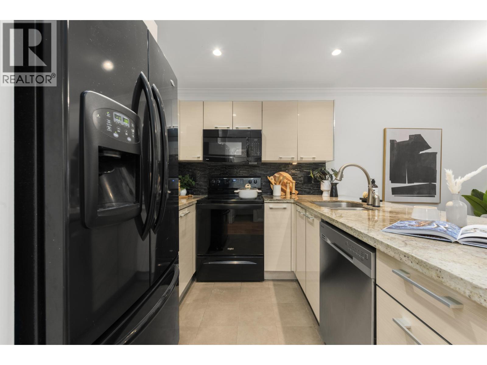 103 1925 W 2nd Avenue, Vancouver, British Columbia  V6J 1J2 - Photo 12 - R3110485