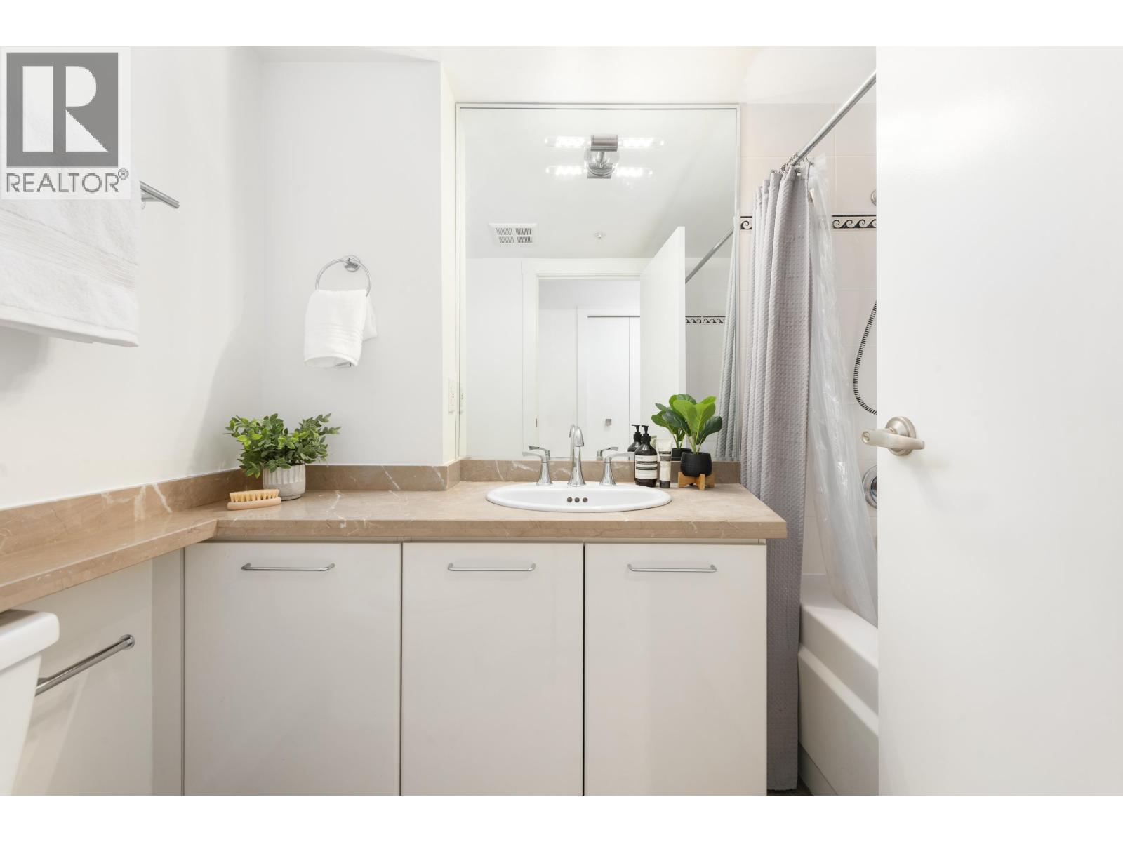 11d 199 Drake Street, Vancouver, British Columbia  V6Z 2T9 - Photo 12 - R3110506