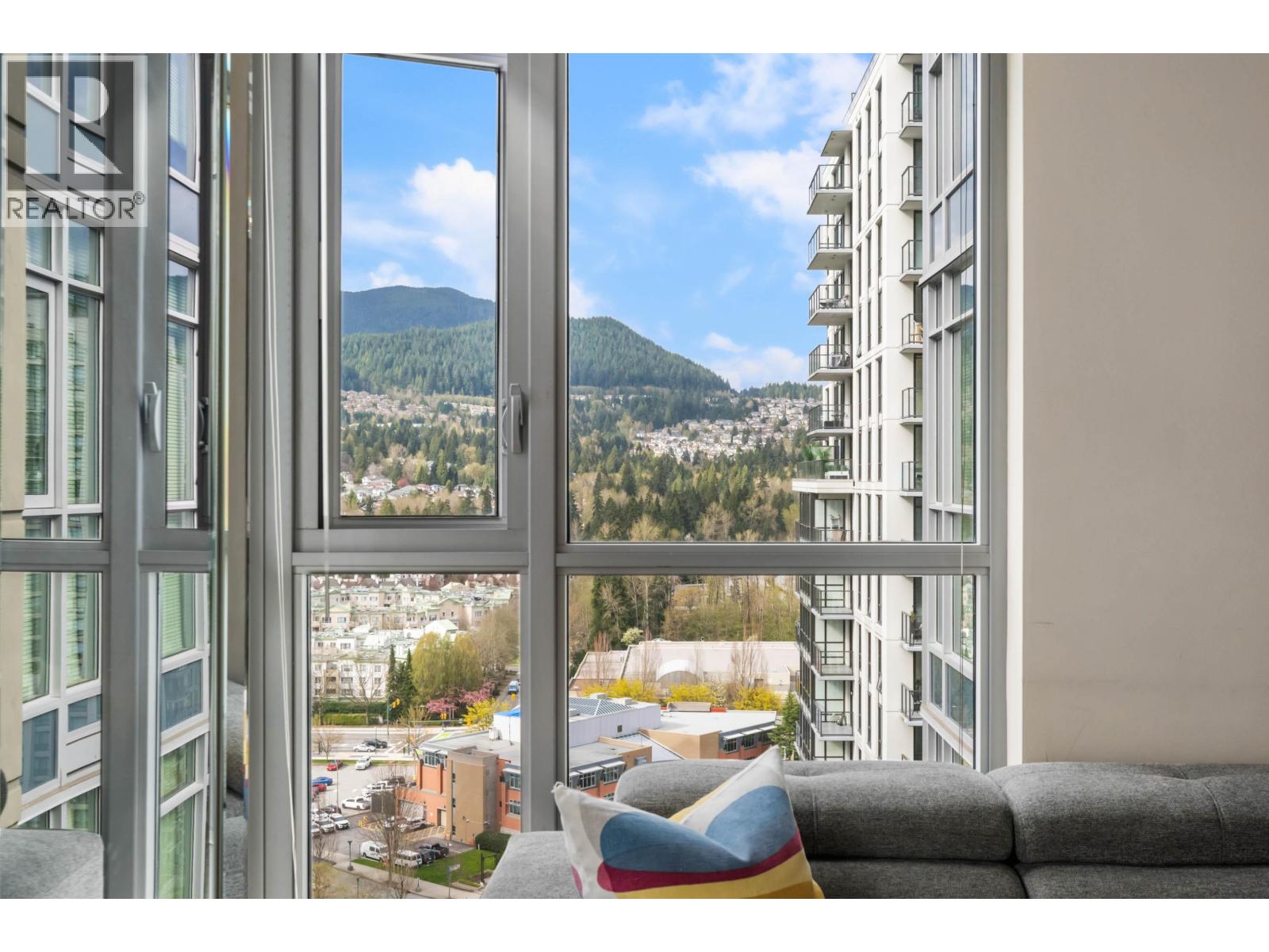 2301 3008 Glen Drive, Coquitlam, British Columbia  V3B 0J5 - Photo 5 - R3110522