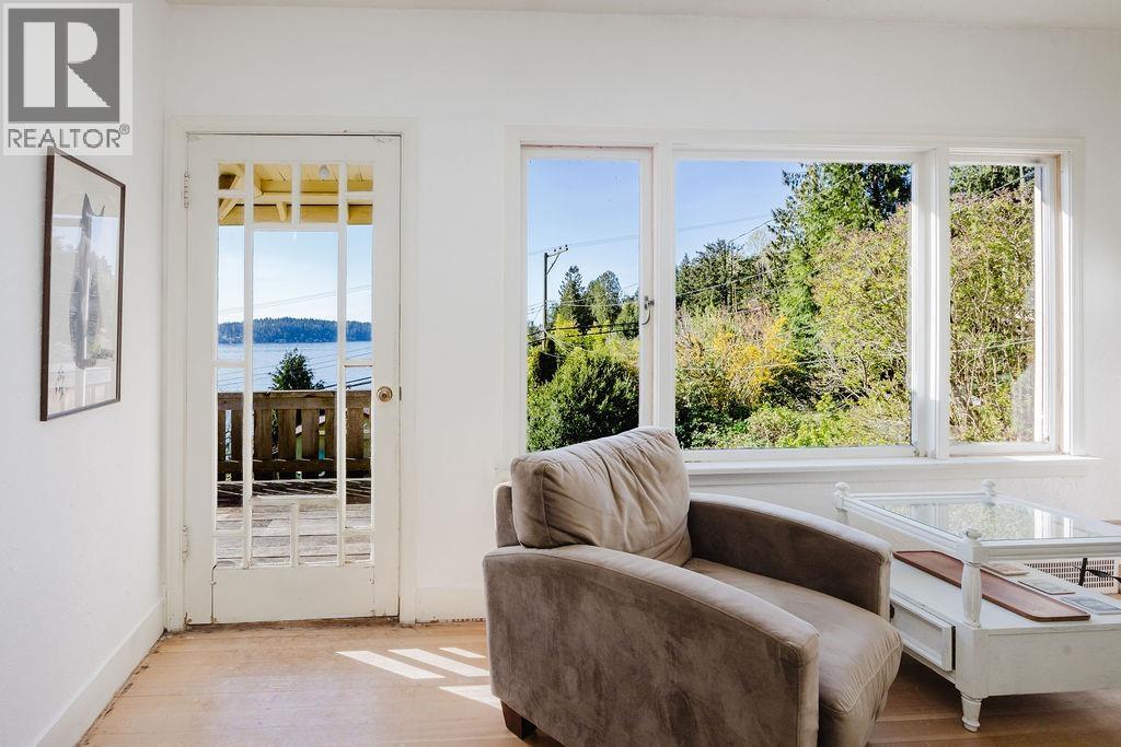 466 Central Avenue, Gibsons, British Columbia V0N 1V1 - Photo 12 - R3110456