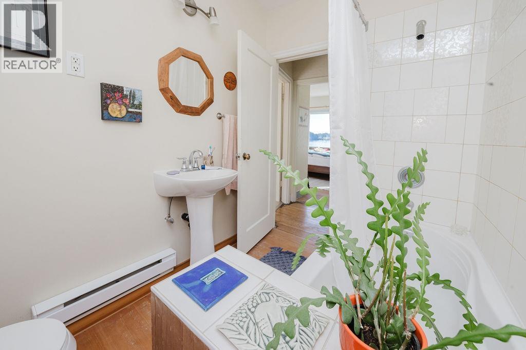 466 Central Avenue, Gibsons, British Columbia V0N 1V1 - Photo 17 - R3110456