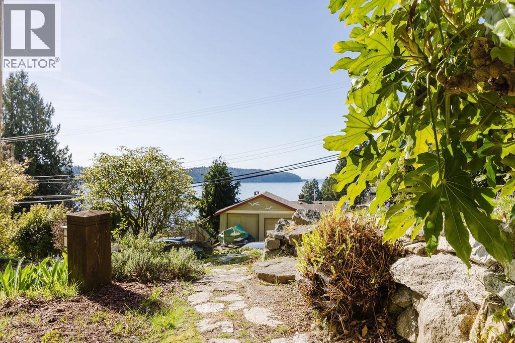 466 Central Avenue, Gibsons, British Columbia V0N 1V1 - Photo 35 - R3110456