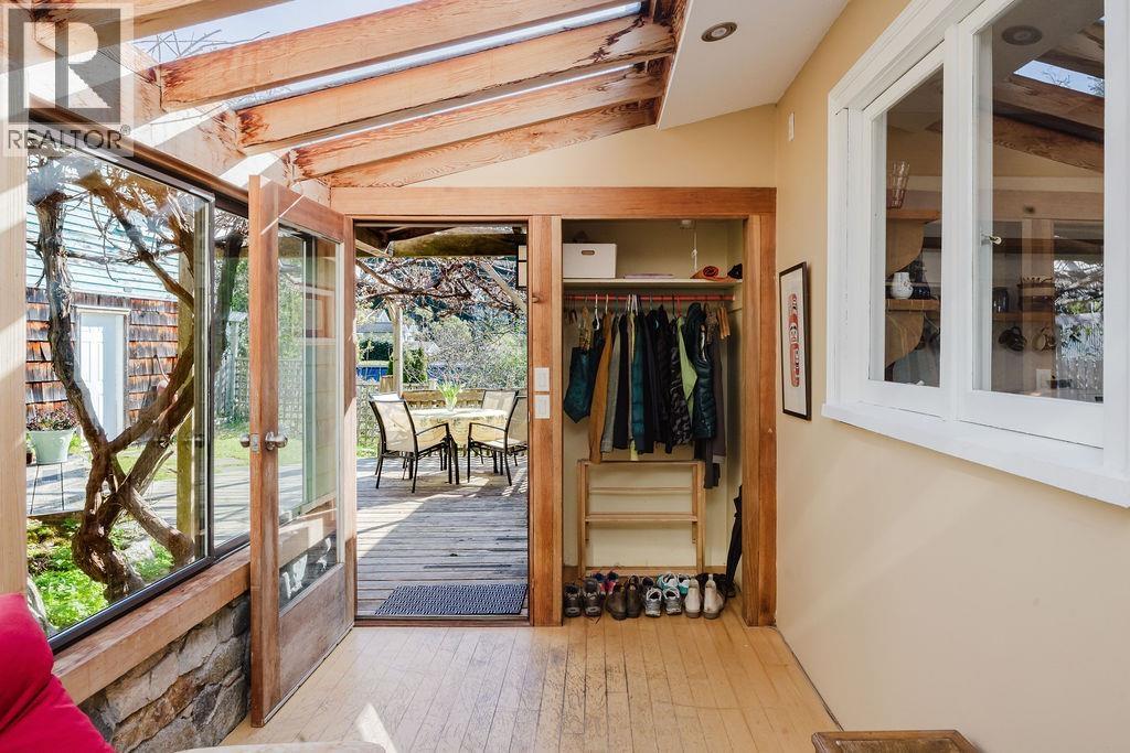 466 Central Avenue, Gibsons, British Columbia V0N 1V1 - Photo 4 - R3110456