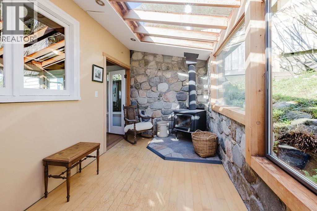 466 Central Avenue, Gibsons, British Columbia V0N 1V1 - Photo 5 - R3110456