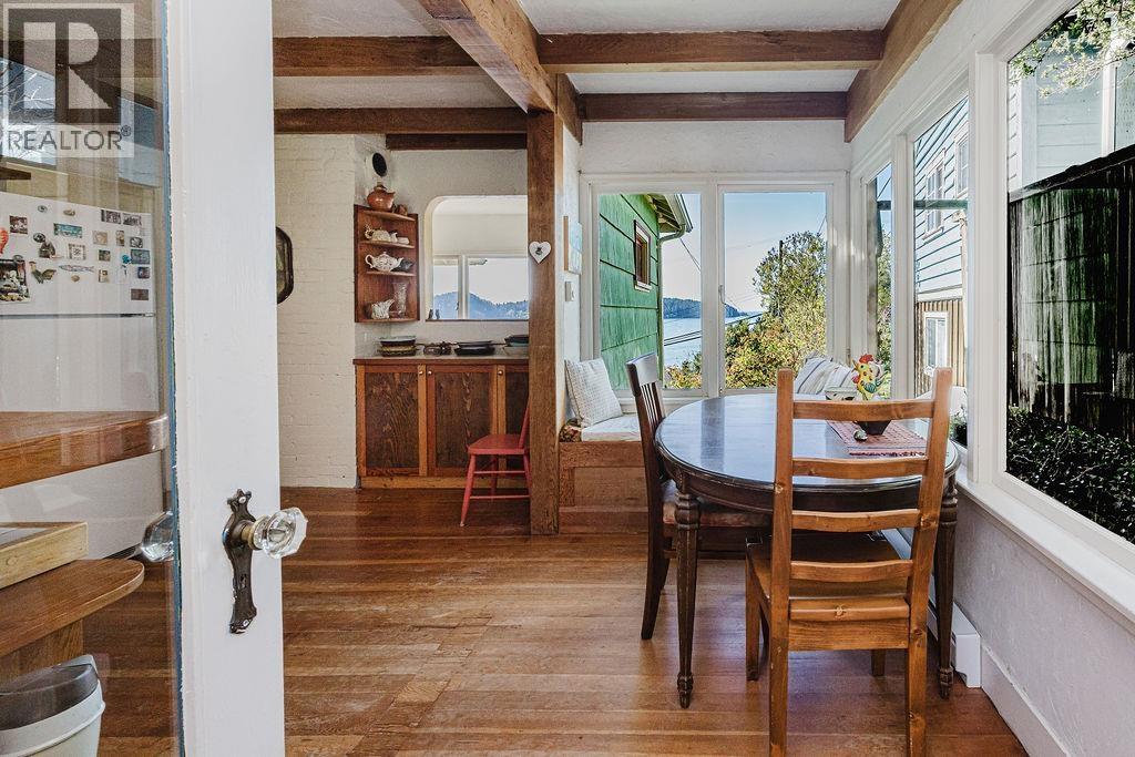 466 Central Avenue, Gibsons, British Columbia V0N 1V1 - Photo 6 - R3110456