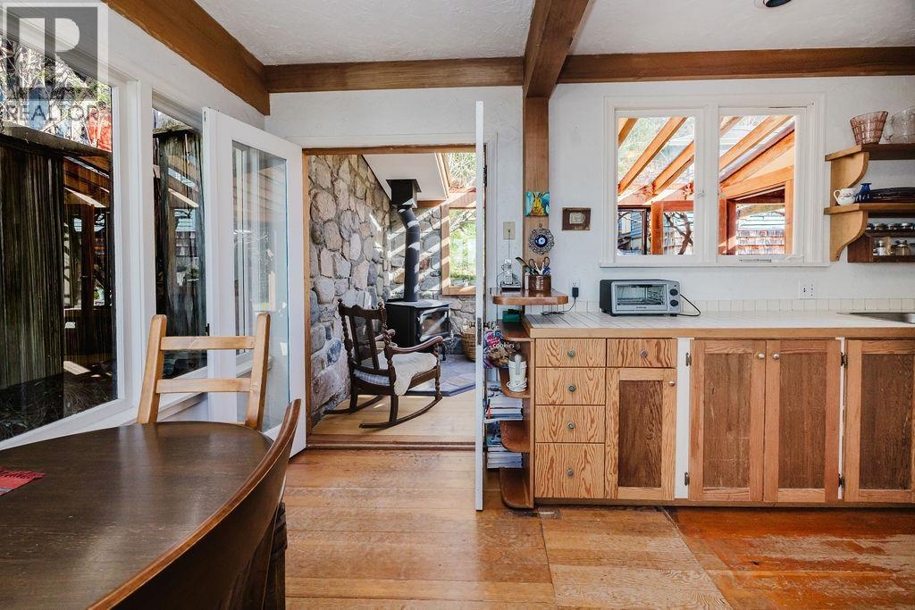 466 Central Avenue, Gibsons, British Columbia V0N 1V1 - Photo 7 - R3110456