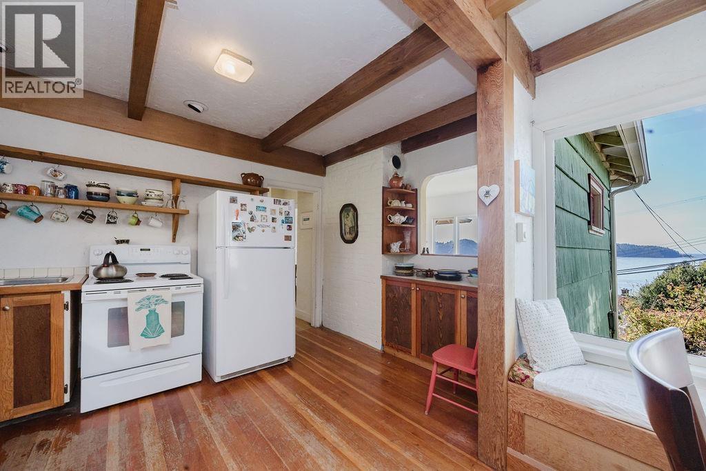 466 Central Avenue, Gibsons, British Columbia V0N 1V1 - Photo 9 - R3110456