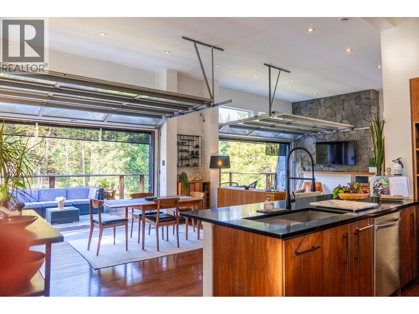 5582 Hooson Road, Pender Island, British Columbia  V0N 2M1 - Photo 18 - R3110475