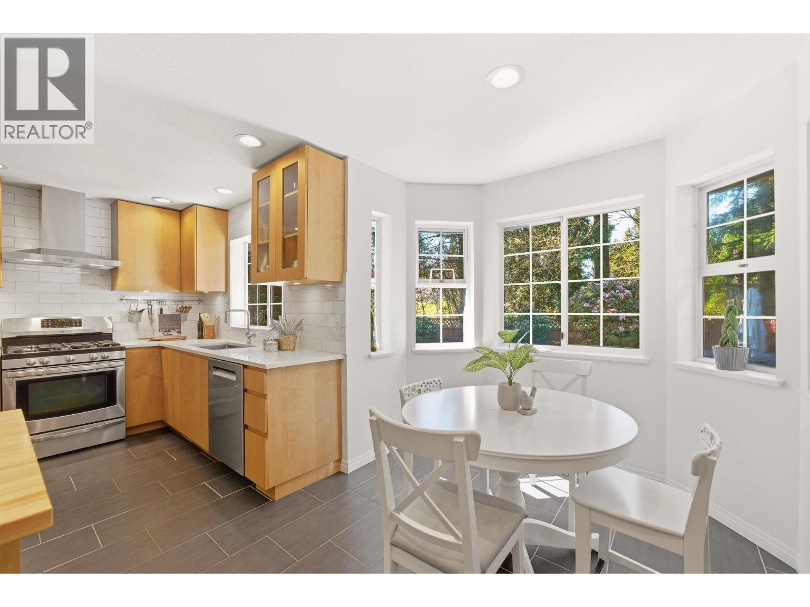 4063 Shone Road, North Vancouver, British Columbia  V7G 2N4 - Photo 10 - R3110489