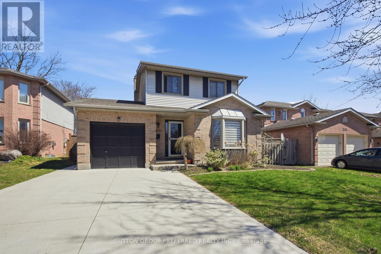 227 Edmunds Place, London South, Ontario  N5Z 4V9 - Photo 2 - X12992422