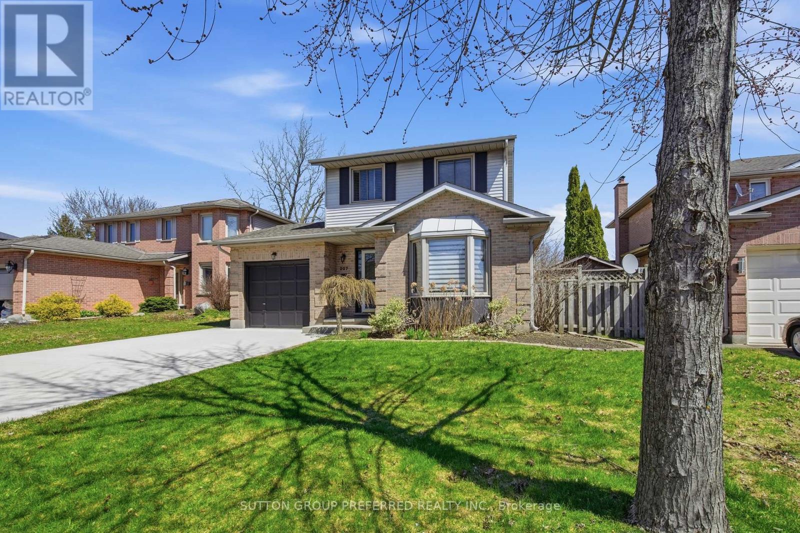 227 Edmunds Place, London South, Ontario  N5Z 4V9 - Photo 3 - X12992422