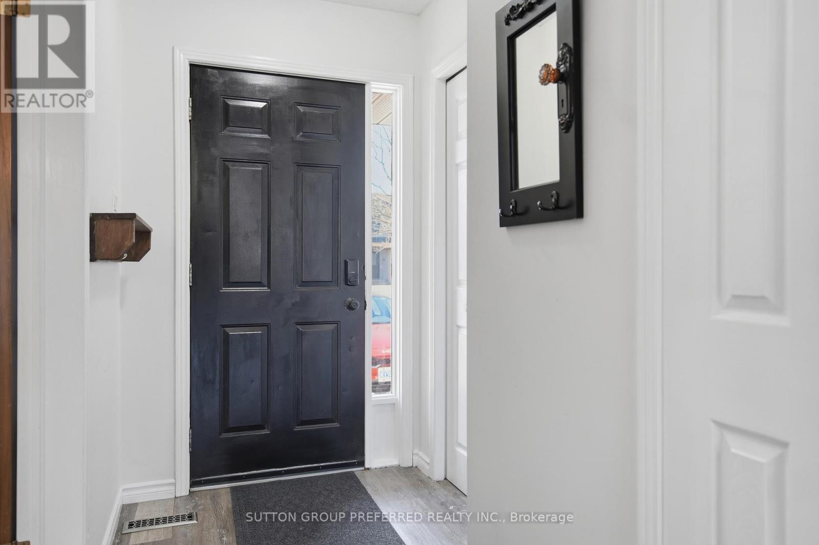 227 Edmunds Place, London South, Ontario  N5Z 4V9 - Photo 6 - X12992422