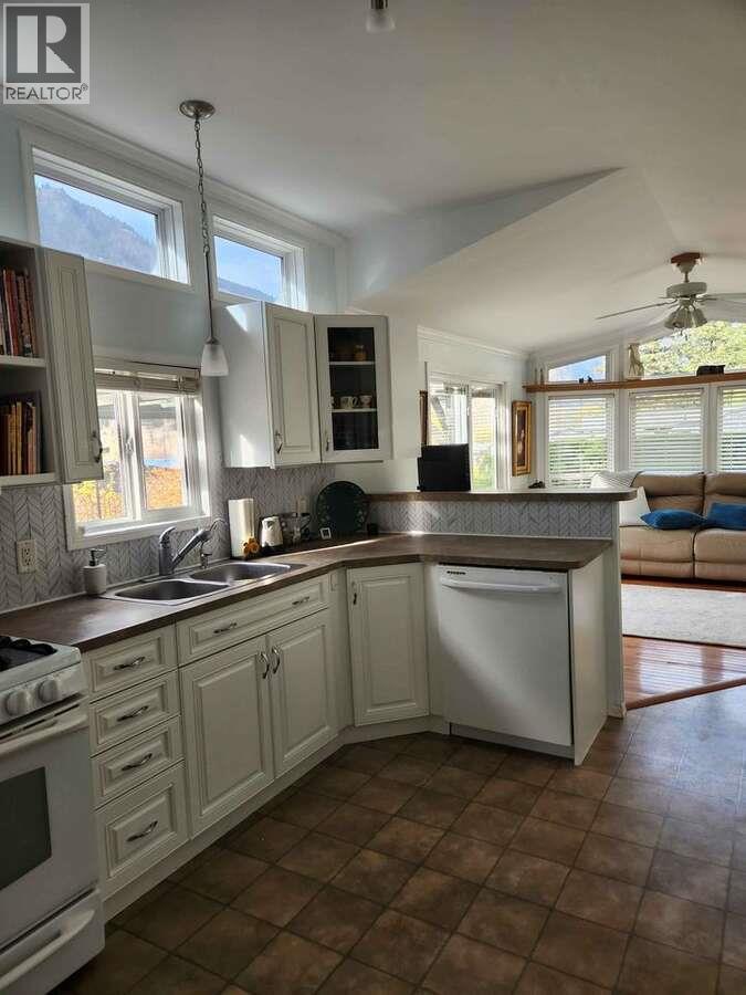 4354 Highway 3 Unit# 70, Keremeos, British Columbia  V0X 1N1 - Photo 5 - 10383262