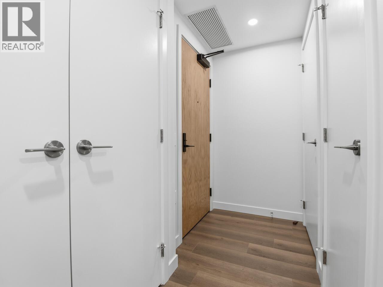 607 5987 Wilson Avenue, Burnaby, British Columbia  V5H 0L7 - Photo 2 - R3110282