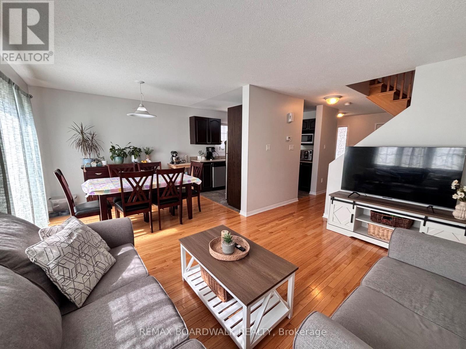 240 Eliot Street, Clarence-Rockland, Ontario  K4K 0E6 - Photo 12 - X12992452