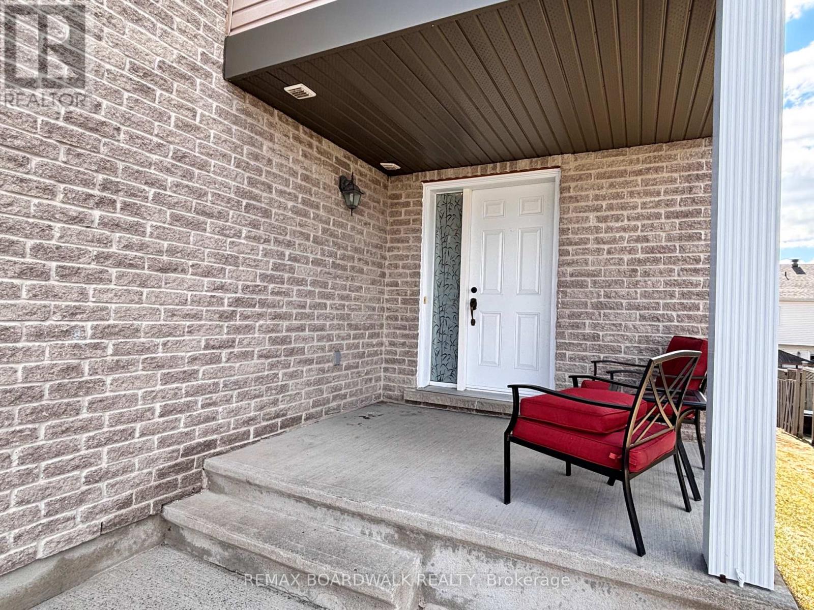 240 Eliot Street, Clarence-Rockland, Ontario  K4K 0E6 - Photo 2 - X12992452