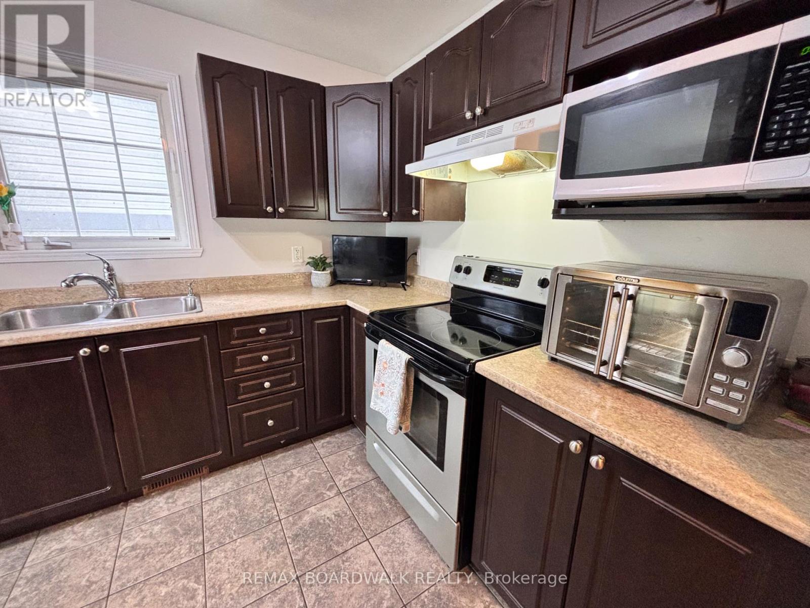 240 Eliot Street, Clarence-Rockland, Ontario  K4K 0E6 - Photo 5 - X12992452