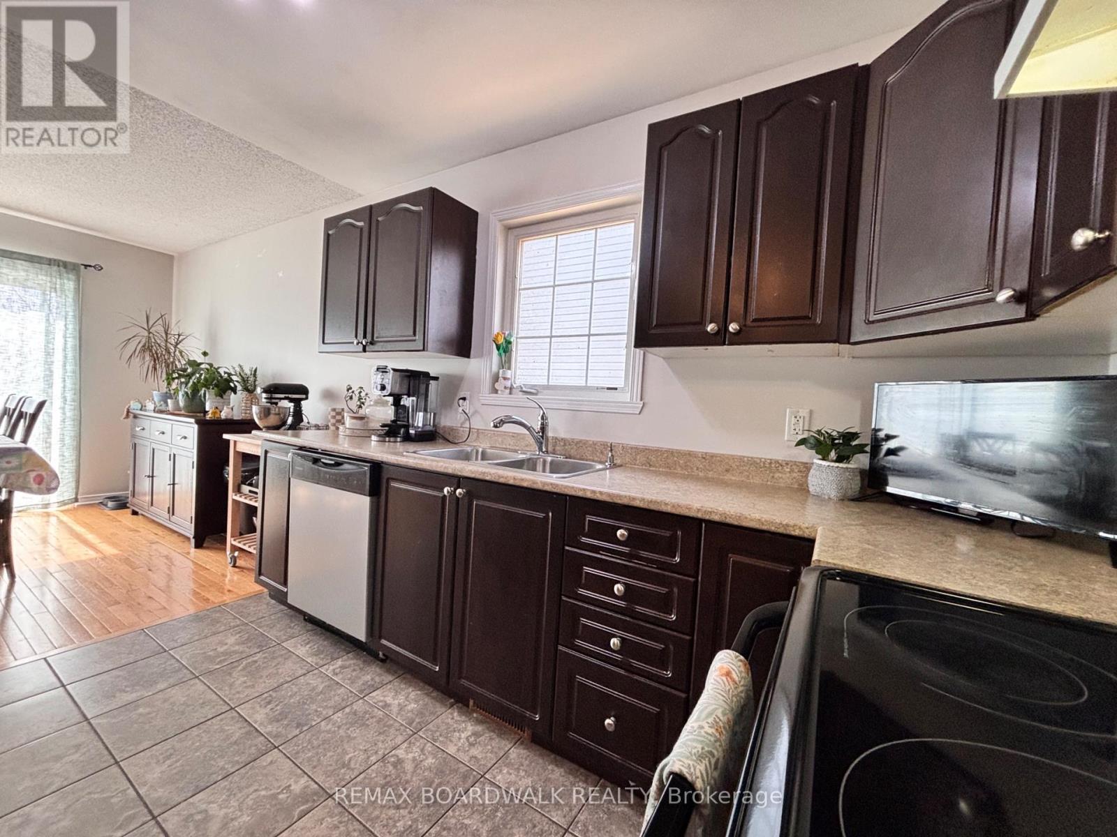 240 Eliot Street, Clarence-Rockland, Ontario  K4K 0E6 - Photo 6 - X12992452