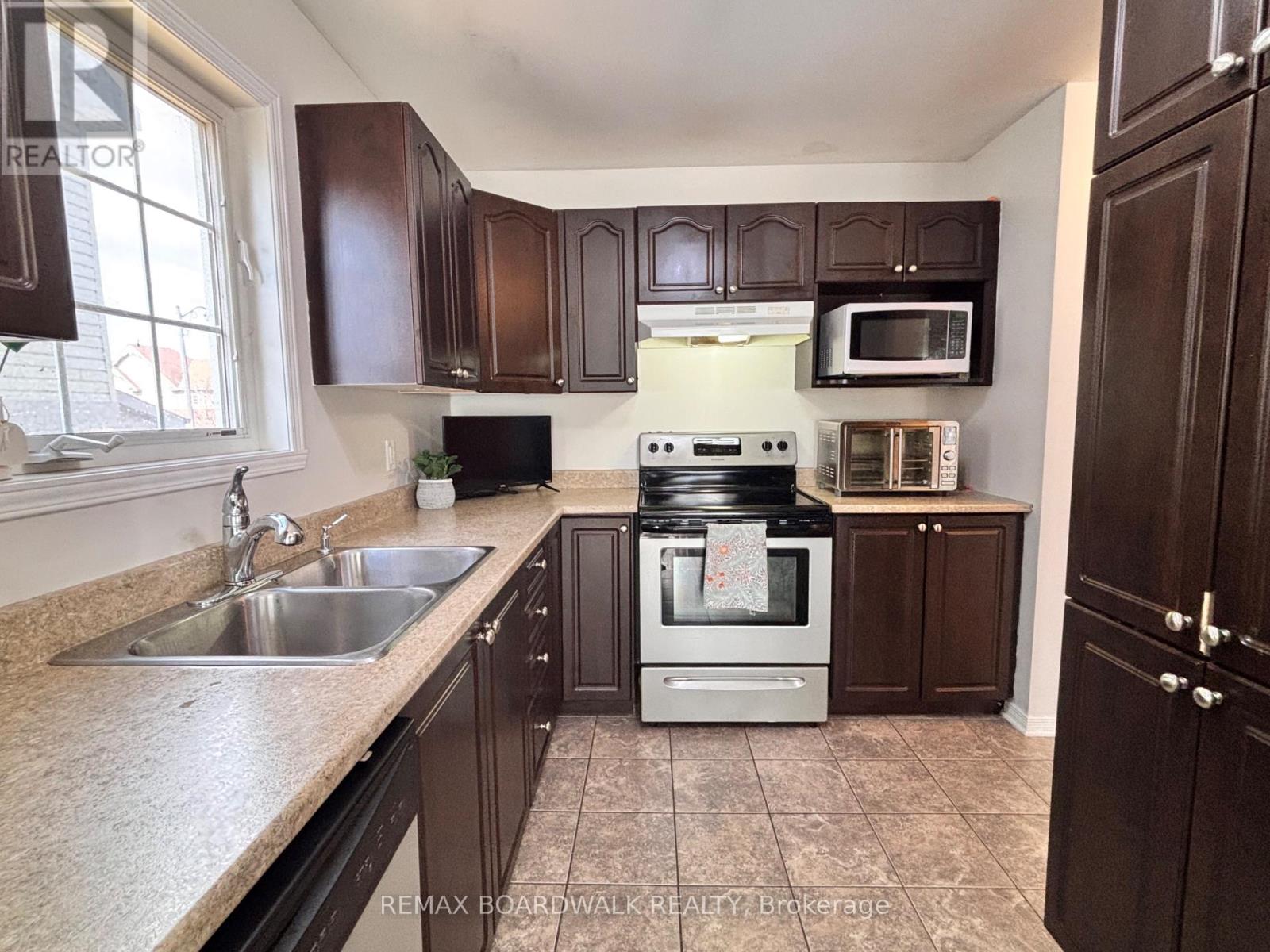 240 Eliot Street, Clarence-Rockland, Ontario  K4K 0E6 - Photo 7 - X12992452