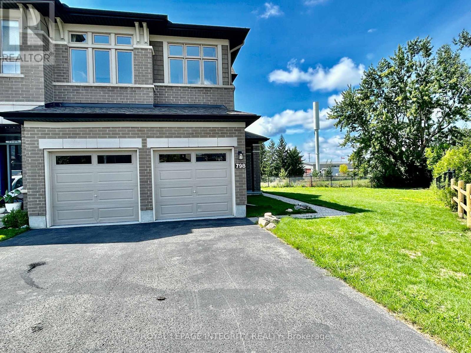 798 Carnelian Crescent, Ottawa, Ontario  K1X 0A8 - Photo 2 - X12992498