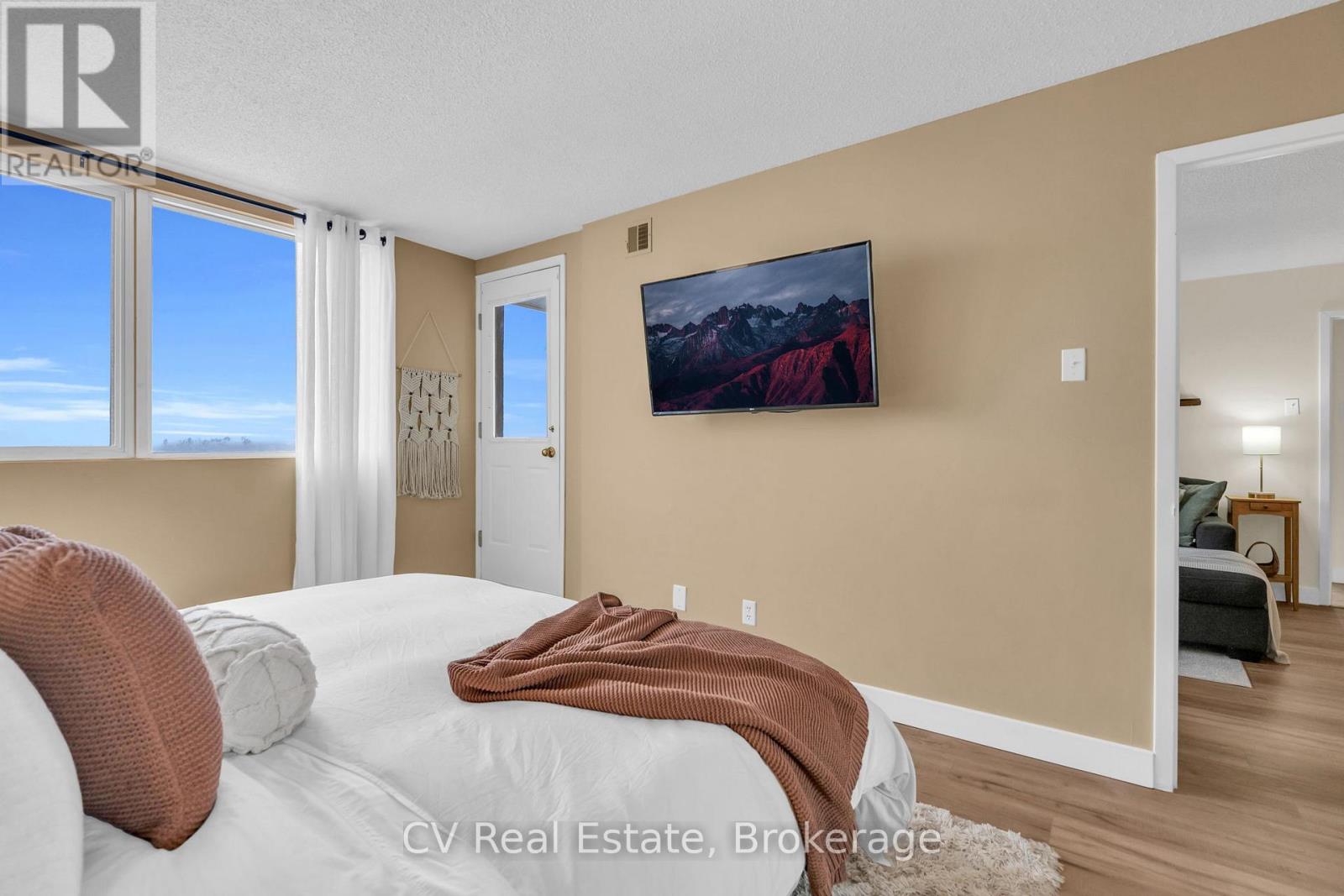 811 - 75 Ellen Street, Barrie, Ontario  L4N 7R6 - Photo 14 - S12918068