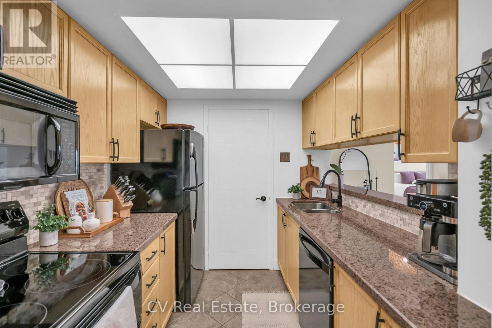 811 - 75 Ellen Street, Barrie, Ontario  L4N 7R6 - Photo 19 - S12918068