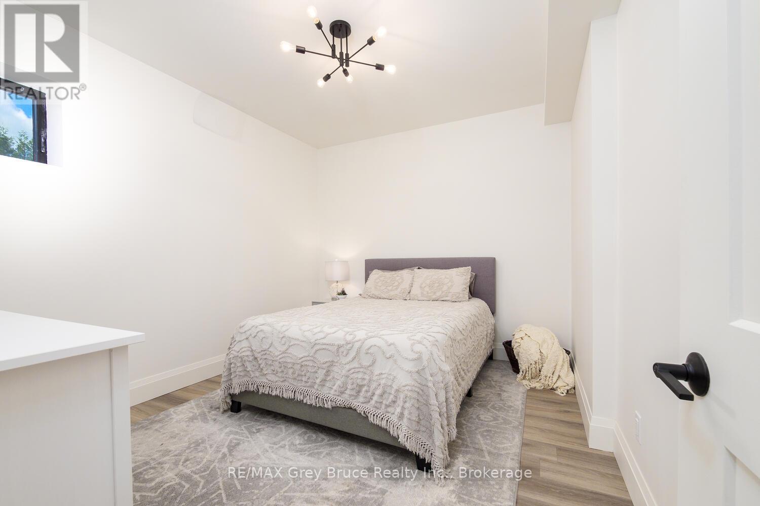 117 Almur Drive, Georgian Bluffs, Ontario  N0H 2T0 - Photo 35 - X12845090