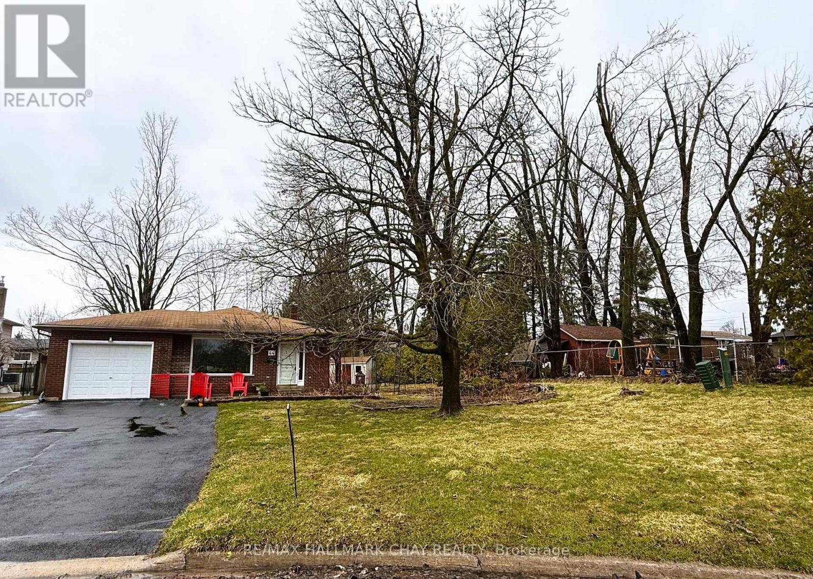 44 BELCOURT AVENUE, Barrie, Ontario