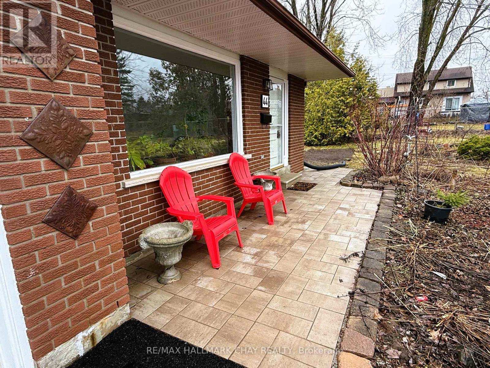 44 Belcourt Avenue, Barrie, Ontario  L4M 4E4 - Photo 3 - S12843428