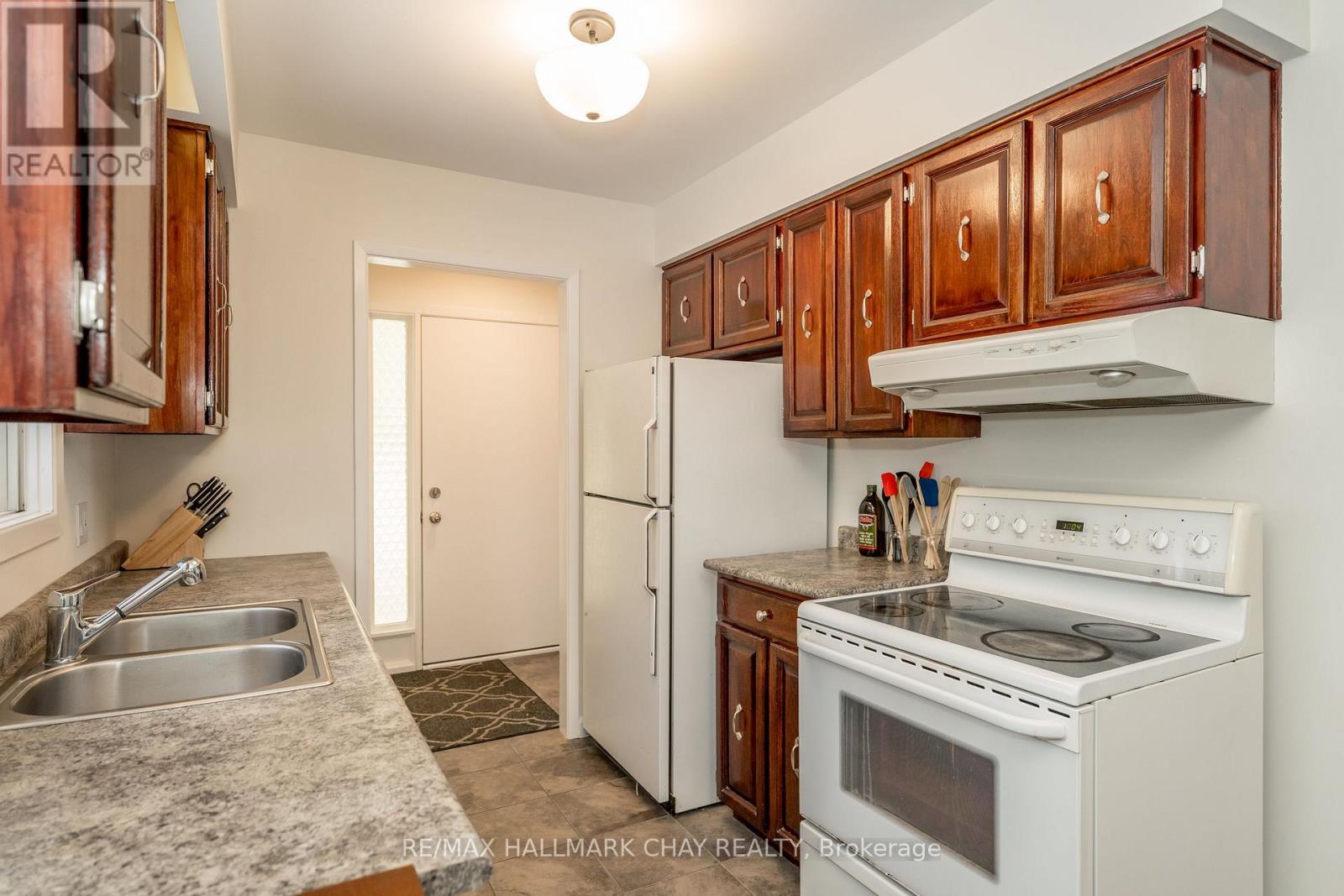 44 Belcourt Avenue, Barrie, Ontario  L4M 4E4 - Photo 7 - S12843428